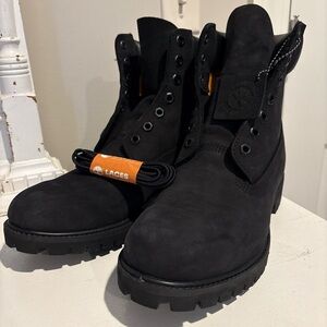 *SOLD*. Men’s Black Timberland Boots